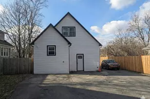 27 Brook Ave, Bay Shore, NY 11706 - Photo 3