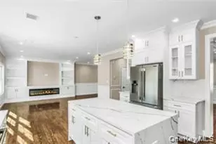 9 Briggs St, Hicksville, NY 11801 - Photo 7