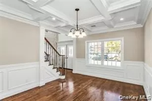 9 Briggs St, Hicksville, NY 11801 - Photo 5