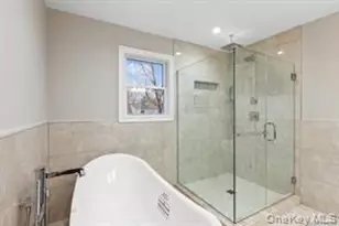 11 Evelyn Ct, Syosset, NY 11791 - Photo 5