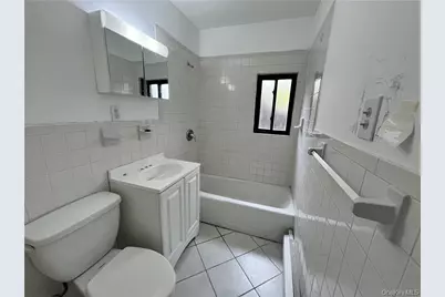 790 Warburton Avenue #E, Yonkers, NY 10701 - Photo 15