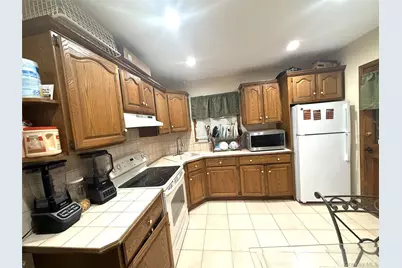 7 Clarissa Drive, Hicksville, NY 11801 - Photo 5