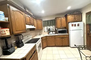 7 Clarissa Dr, Hicksville, NY 11801 - Photo 5