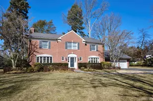 695 Hunt Ln, Manhasset, NY 11030 - Photo 17