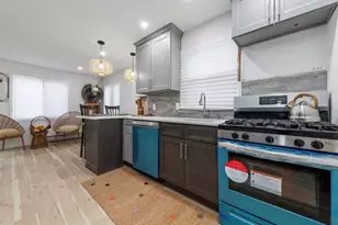 136-18 221st St, Springfield Gardens, NY 11413 - Photo 7