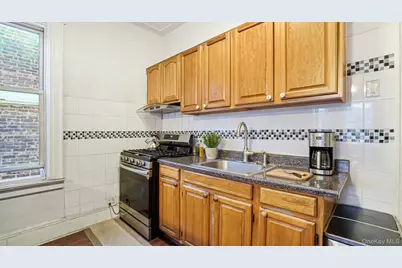 1659 Decatur Street, Ridgewood, NY 11385 - Photo 7