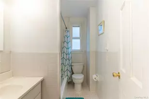 135 Hilltop Acres, Yonkers, NY 10704 - Photo 11