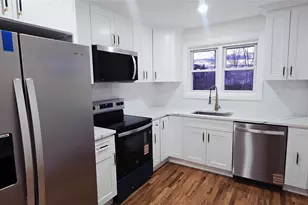 33 Silverpine Dr, Amityville, NY 11701 - Photo 3