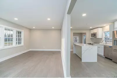 970 Village Lane, Mattituck, NY 11952 - Photo 7