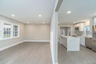 970 Village Ln, Mattituck, NY 11952 - Photo 7