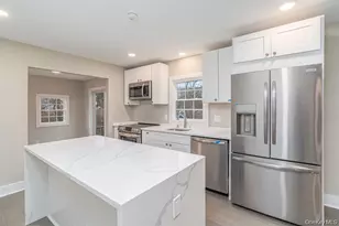 970 Village Ln, Mattituck, NY 11952 - Photo 11