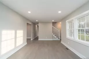 970 Village Ln, Mattituck, NY 11952 - Photo 5