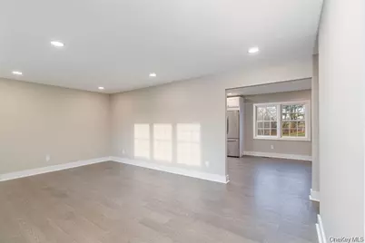 970 Village Lane, Mattituck, NY 11952 - Photo 3