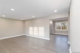 970 Village Ln, Mattituck, NY 11952 - Photo 3