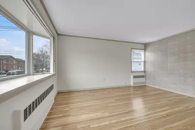 9 Graywood Road, Port Washington, NY 11050 - Photo 3