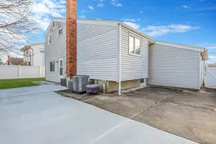 7 Seneca Dr, Commack, NY 11725 - Photo 35