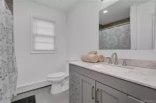 57 Middle Island Rd, Medford, NY 11763 - Photo 15