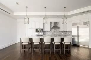 2000 Royal Ct, North Hills, NY 11040 - Photo 3