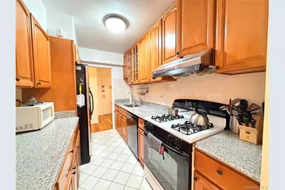 142-05 Roosevelt Avenue #519, Flushing, NY 11354 - Photo 5