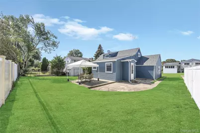 23 Peachtree Lane, Hicksville, NY 11801 - Photo 3