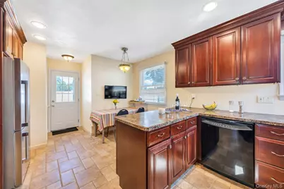 23 Peachtree Lane, Hicksville, NY 11801 - Photo 9