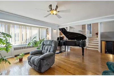 527 Alicia Drive, Westbury, NY 11590 - Photo 17