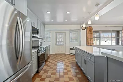 527 Alicia Drive, Westbury, NY 11590 - Photo 11