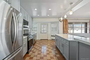 527 Alicia Dr, Westbury, NY 11590 - Photo 11