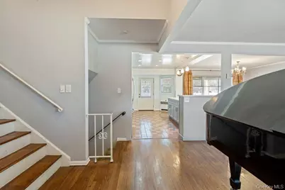 527 Alicia Drive, Westbury, NY 11590 - Photo 19