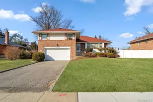 527 Alicia Dr, Westbury, NY 11590 - Photo 3