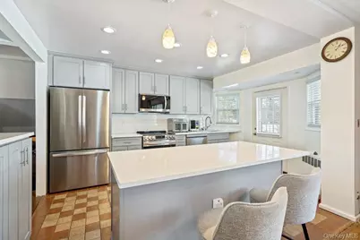 527 Alicia Drive, Westbury, NY 11590 - Photo 9