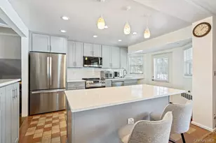 527 Alicia Dr, Westbury, NY 11590 - Photo 9