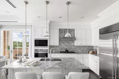 5000 Royal Court #5307, North Hills, NY 11040 - Photo 3