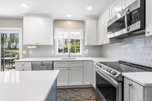 35 Rock Cliff Pl, White Plains, NY 10603 - Photo 5