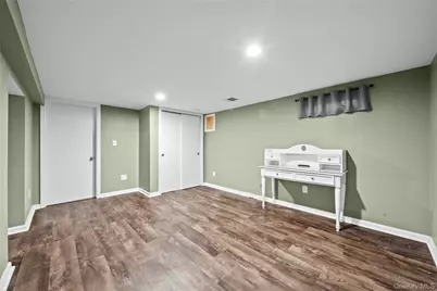 1563 Stevens Avenue, Merrick, NY 11566 - Photo 29