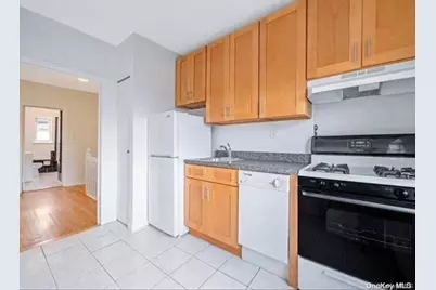 20-07 43rd Street #2, Astoria, NY 11105 - Photo 3