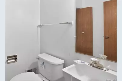 623 Ilyssa Way, New York, NY 10312 - Photo 19