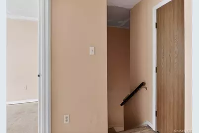 623 Ilyssa Way, New York, NY 10312 - Photo 15