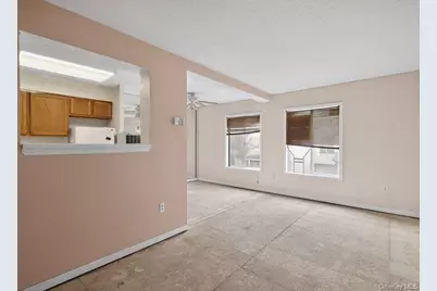 623 Ilyssa Way, New York, NY 10312 - Photo 5