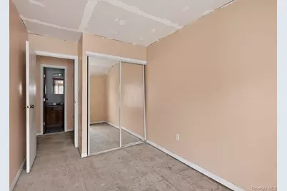 623 Ilyssa Way, New York, NY 10312 - Photo 11