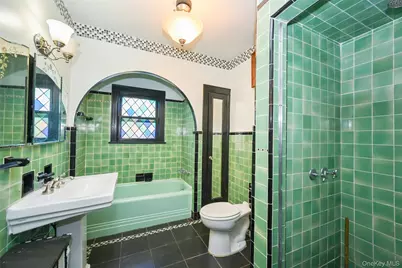 19501 45th Avenue, Flushing, NY 11358 - Photo 11