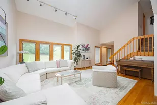 2 English Way, Pleasant Valley, NY 12569 - Photo 9