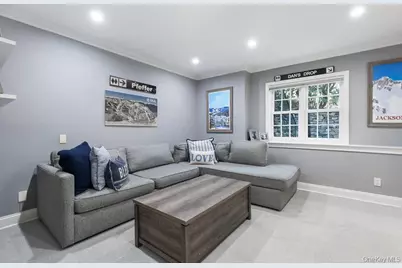 94 Round Hill Road, Scarsdale, NY 10583 - Photo 33