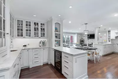 94 Round Hill Road, Scarsdale, NY 10583 - Photo 11