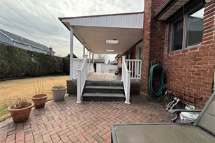 23 Center Dr, New Hyde Park, NY 11040 - Photo 19