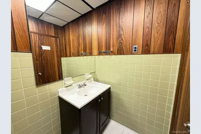 6938 Myrtle Avenue, Glendale, NY 11385 - Photo 15