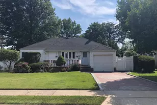 69 Soundview Rd, Great Neck, NY 11020 - Photo 3