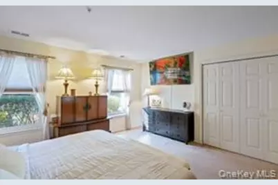 138 Brattle Circle, Melville, NY 11747 - Photo 13