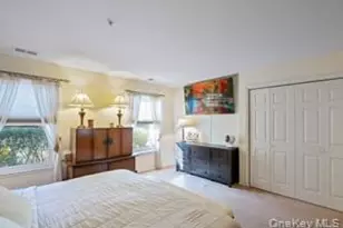 138 Brattle Cir, Melville, NY 11747 - Photo 13