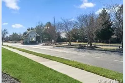 138 Brattle Circle, Melville, NY 11747 - Photo 21